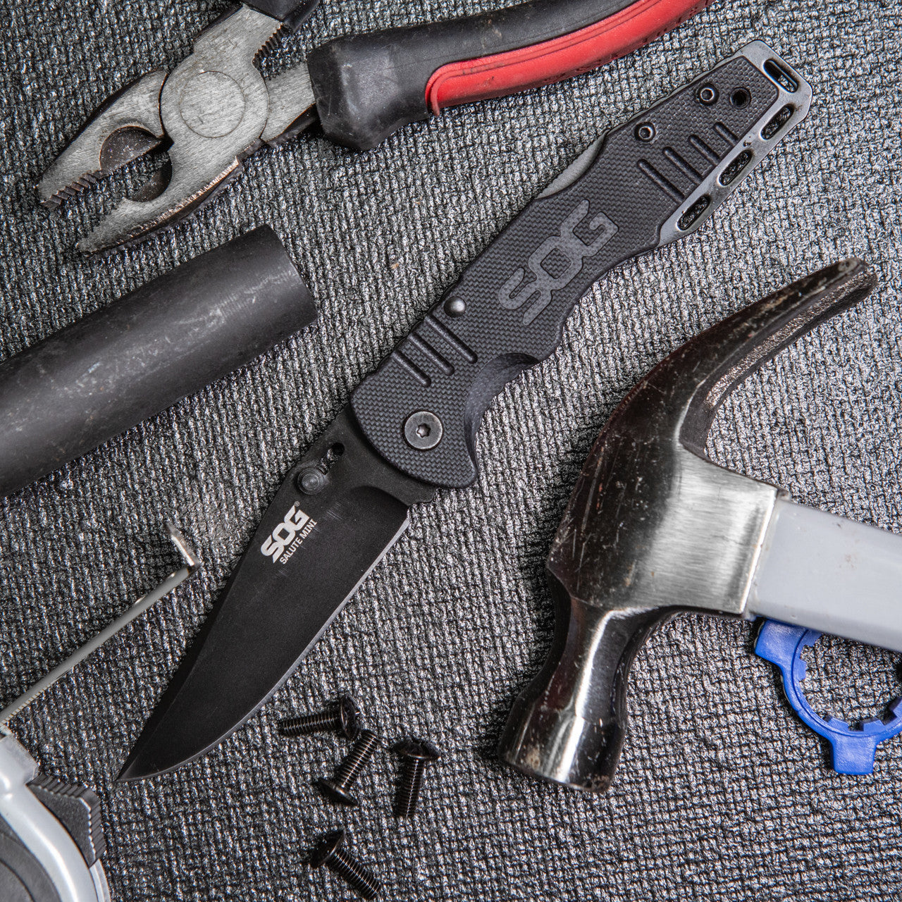 SOG Salute - Clip Point, Black