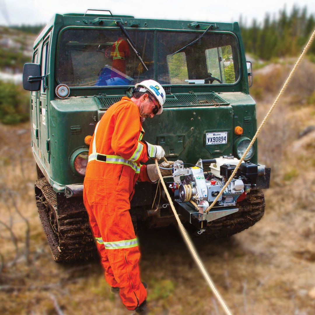 PCH2000 Gas-Powered Pulling/Lifting Winch GX160